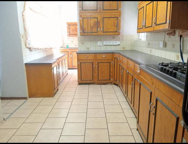 3 BEDROOM HOUSE FOR SALE IN HELIKON PARK